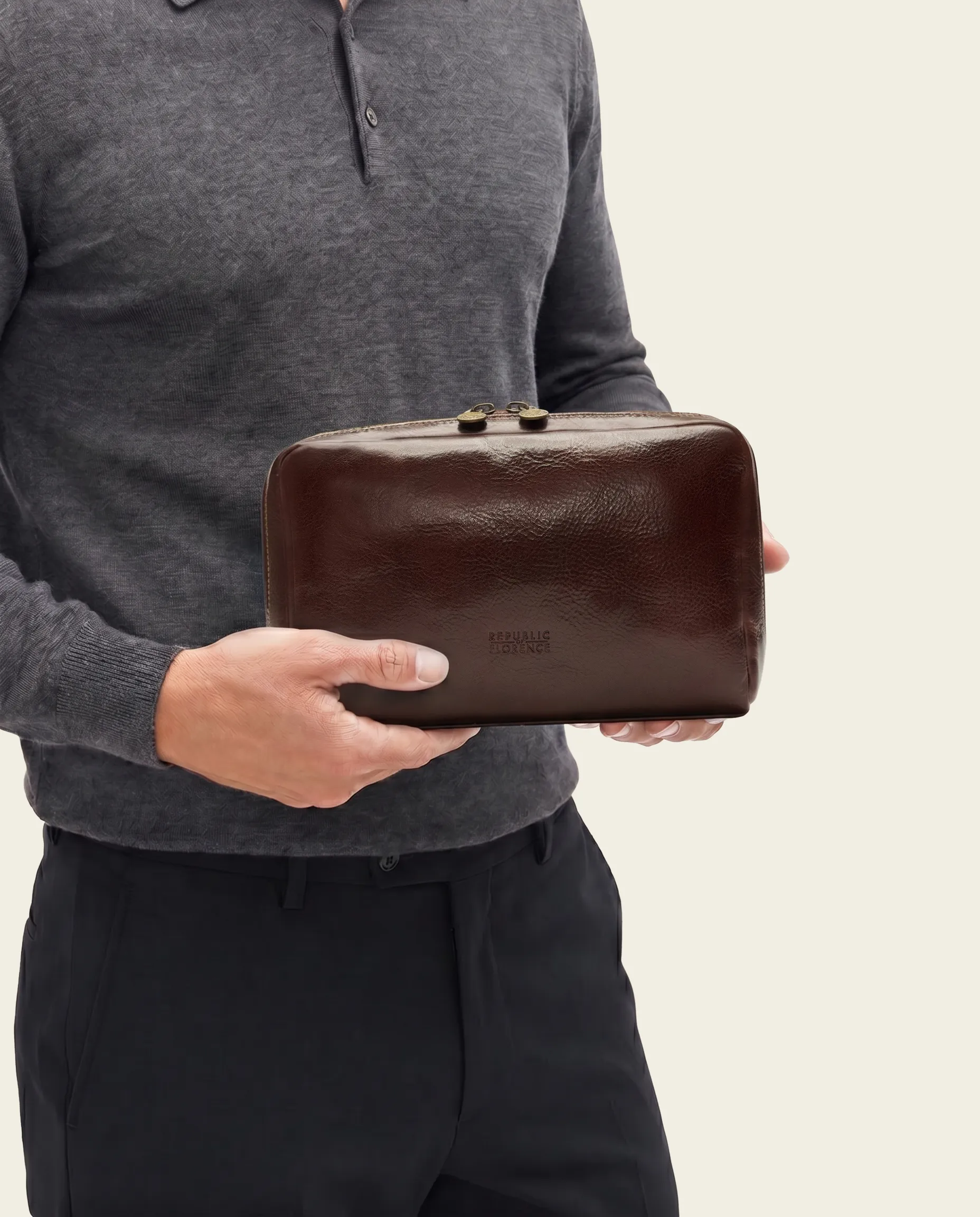 Primo Terra - Leather Toiletry Bag - Image 3