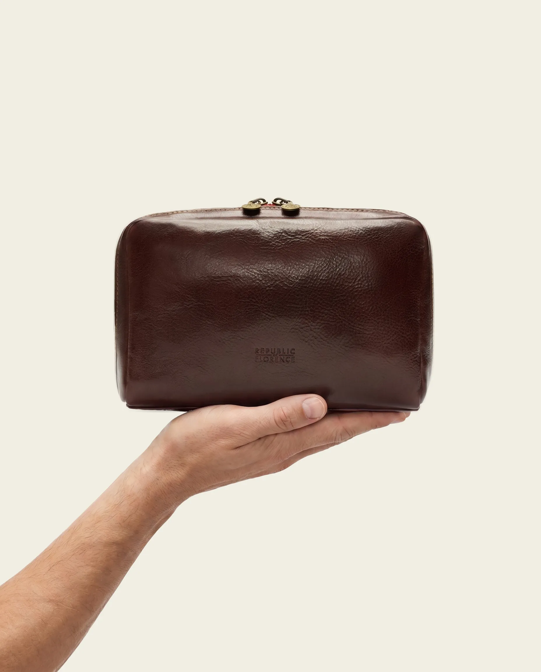 Primo Terra - Leather Toiletry Bag - Image 6